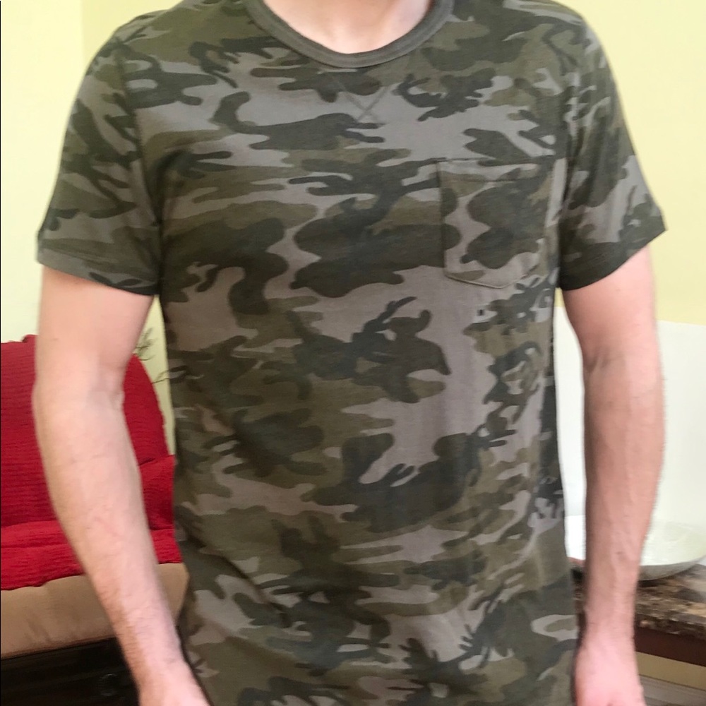 🏃🏻‍♂️Men’s🏃🏻‍♂️camouflage Express T-shirt. NWT